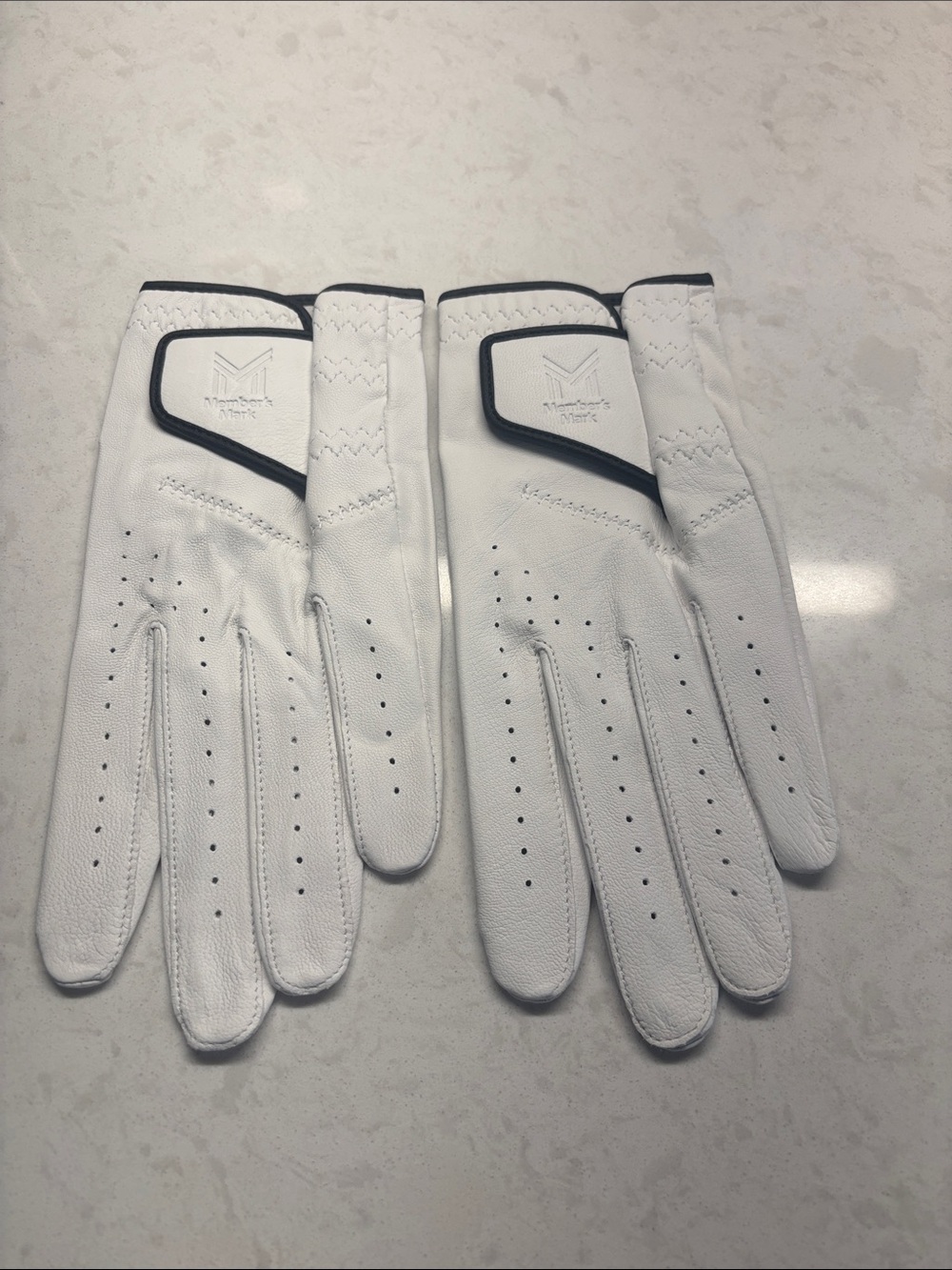 New pair of Men’s  Left ML leather golf gloves Members mark